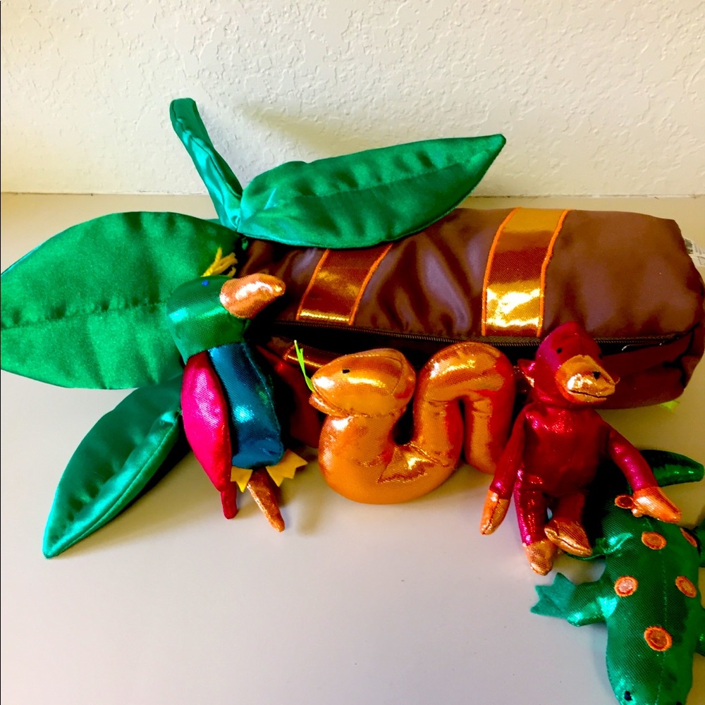 Pier 1  Palm Tree House Snake Toucan, Monkey Gecko